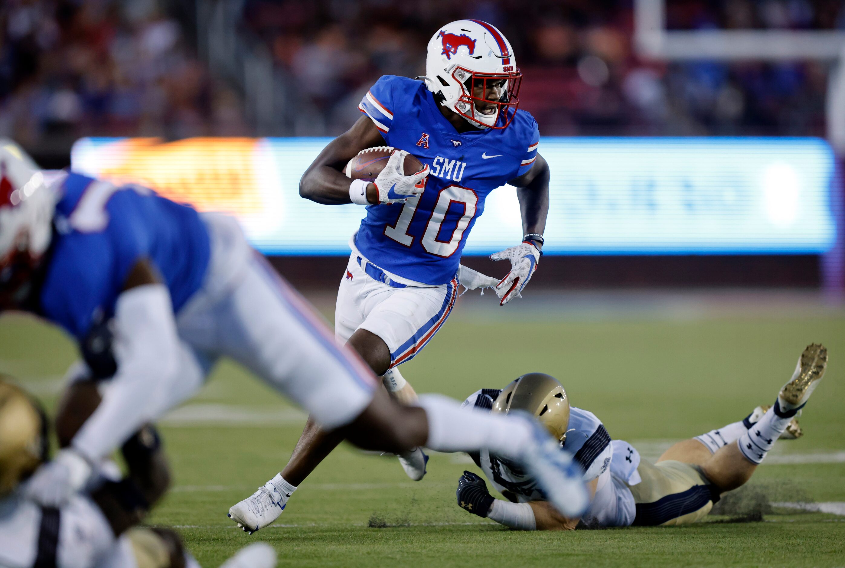 Southern Methodist Mustangs wide receiver Dylan Goffney (10) eludes Navy Midshipmen...