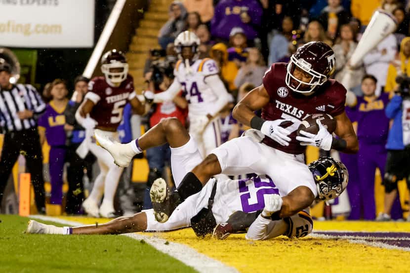 Texas A&M wide receiver Moose Muhammad III (7) catches a touchdown past LSU cornerback...