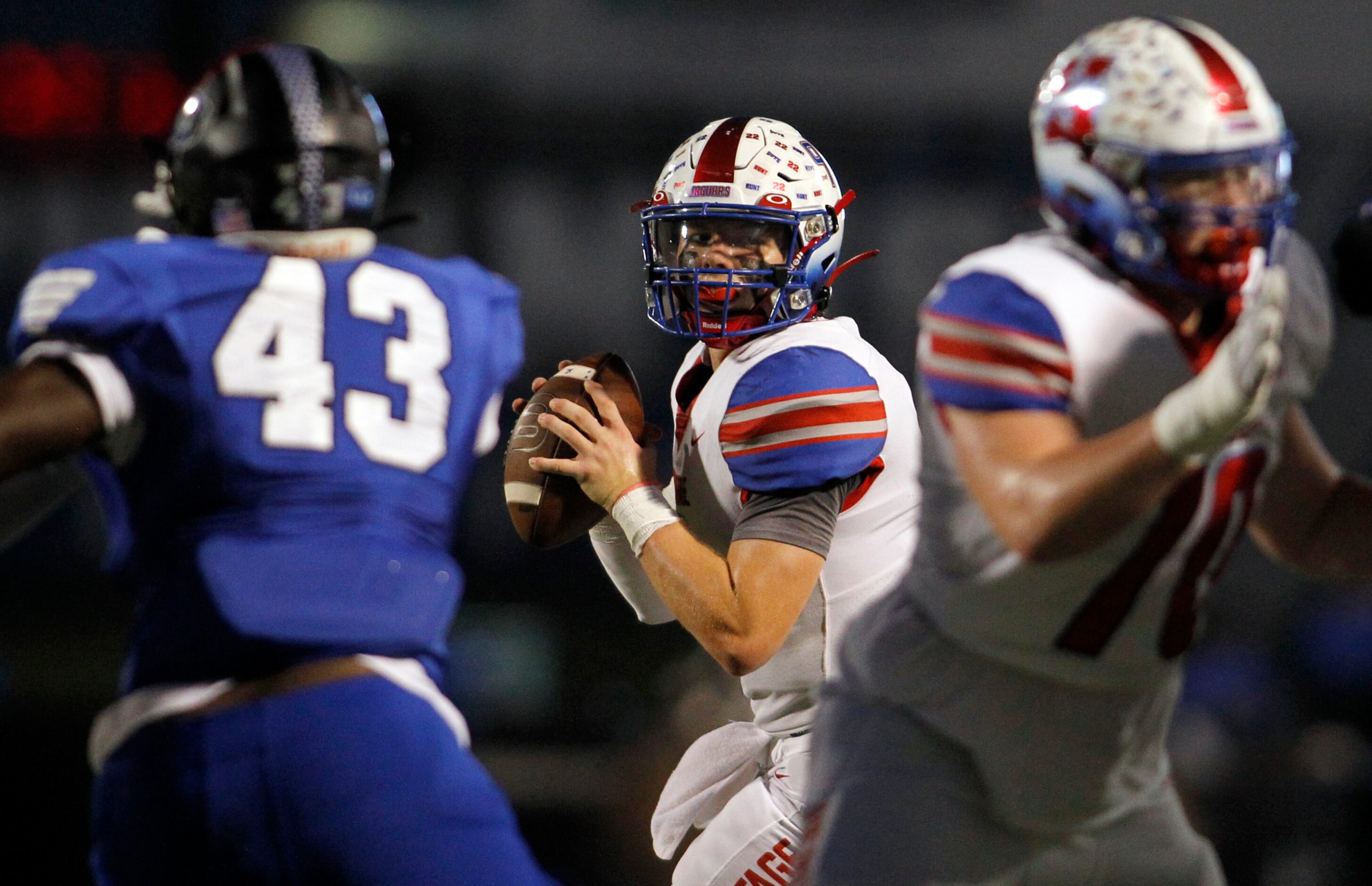 Midlothian Heritage quarterback Carter Rutenbar (9) looks for an open receiver during first...