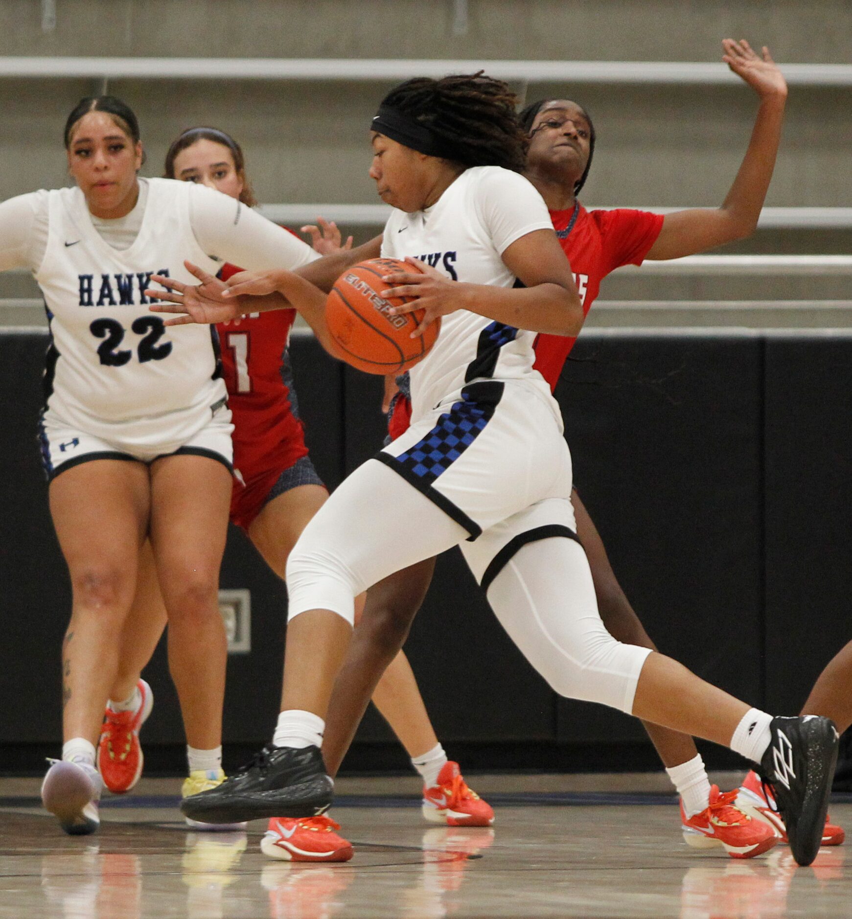 Hebron guard Micah Cooper (0) drives to the basket past the defense of Denton Ryan guard...