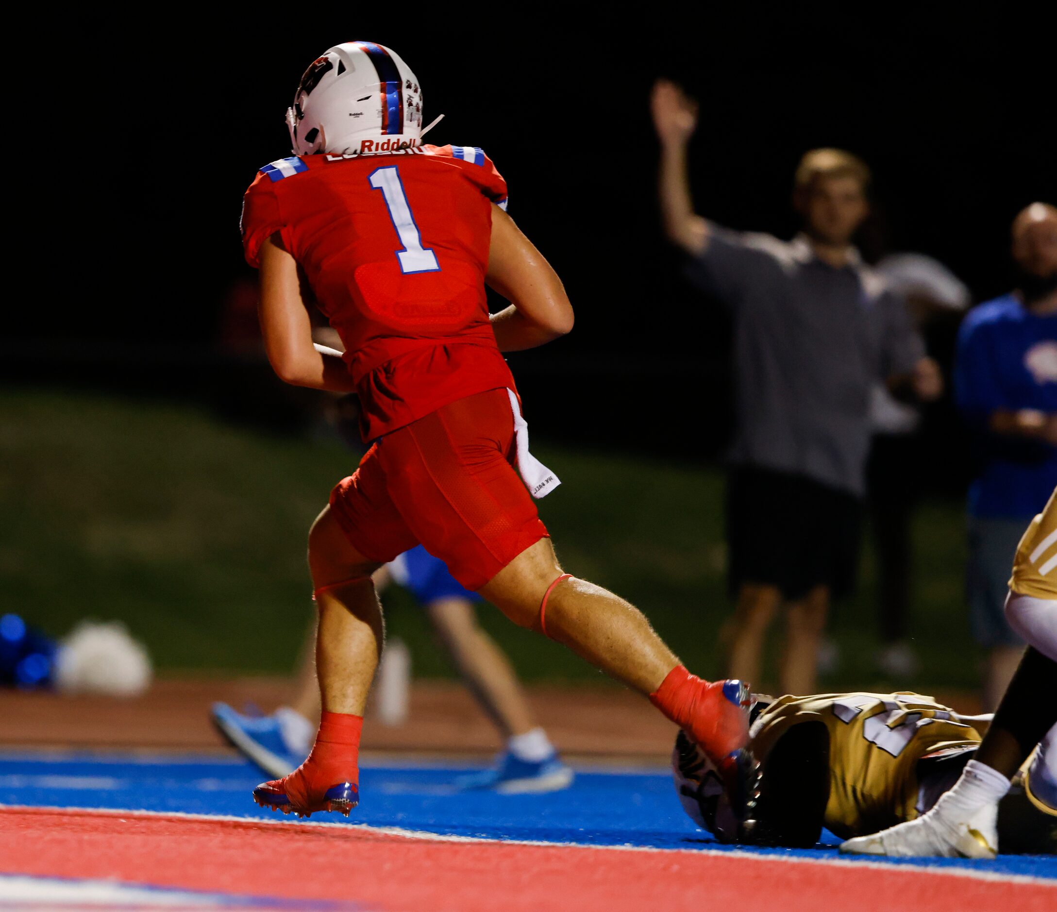 Parish Episcopal’s wide receiver Derek Eusebio (1) evades the South Oak Cliff defense as he...