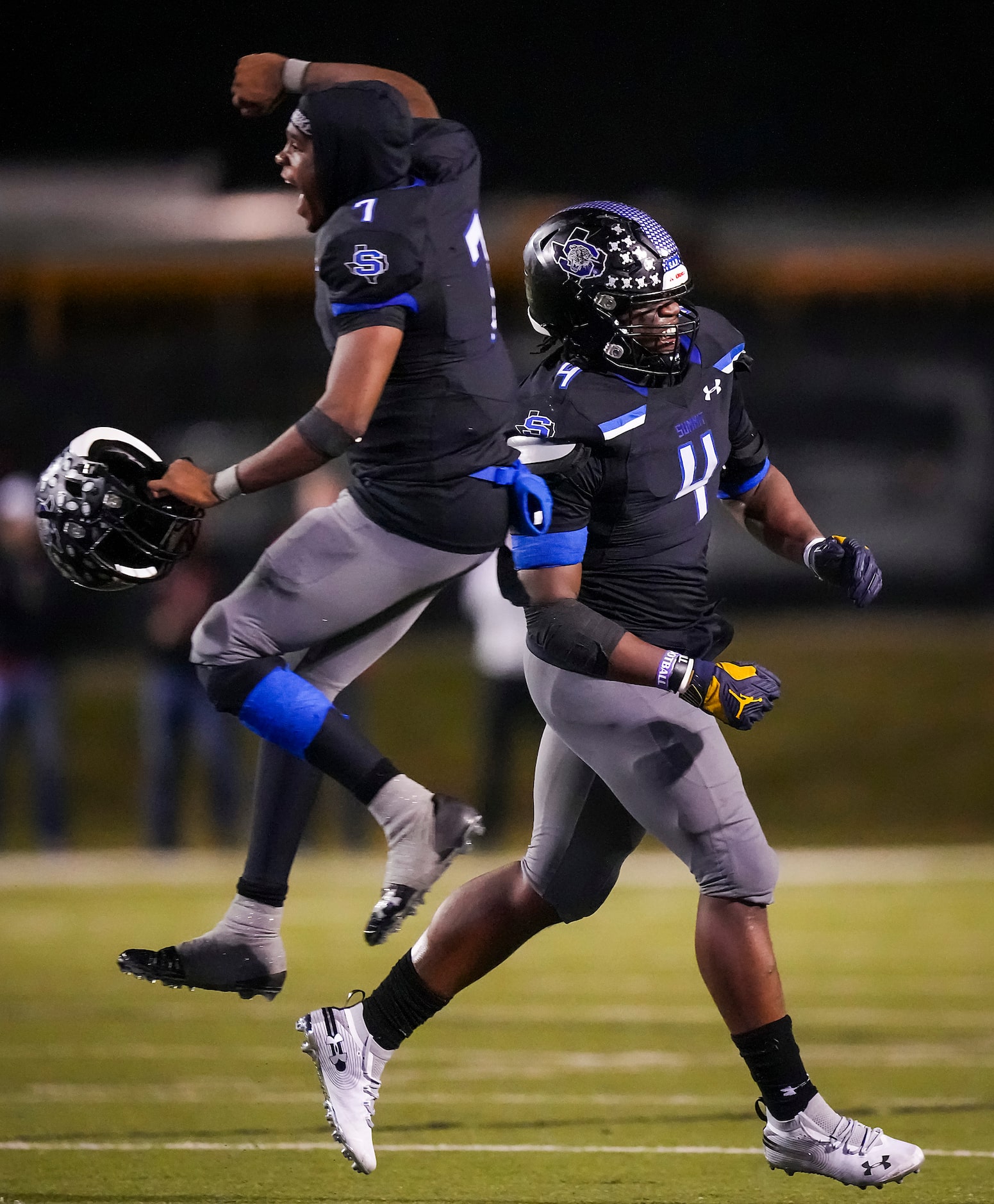 Mansfield Summit quarterback David Hopkins Jr. (7) celebrates with defensive lineman Joseph...