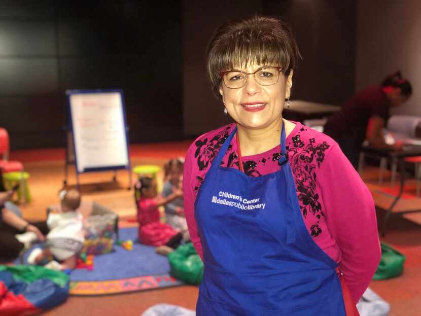 Silvia Ramírez, del Youth Discovery Center en la Biblioteca Pública Central de Dallas....