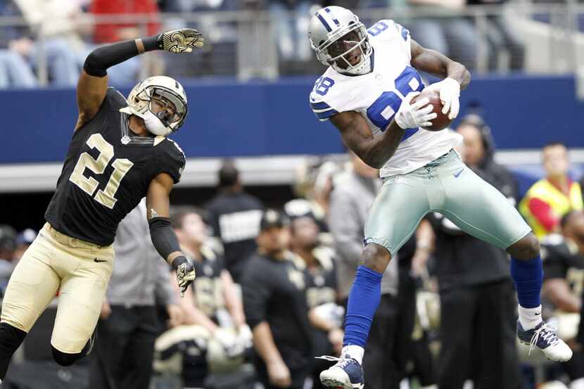 Dallas Cowboys wide receiver Dez Bryant (88) catches a pass in front of New Orleans Saints...