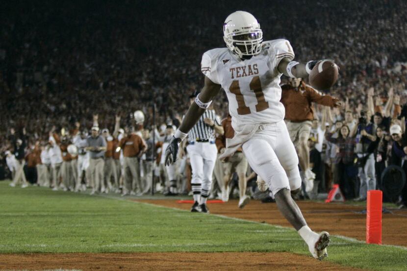 UT Ramonce Taylor (11) runs in his second touchdown during the second quarter of action...