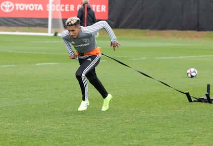 Jesus Ferreira does a strength drill in FC Dallas training.