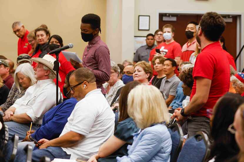 As union members stand in support, DISD sophomore Yuri Anderson Handem, 16, speaks for new...