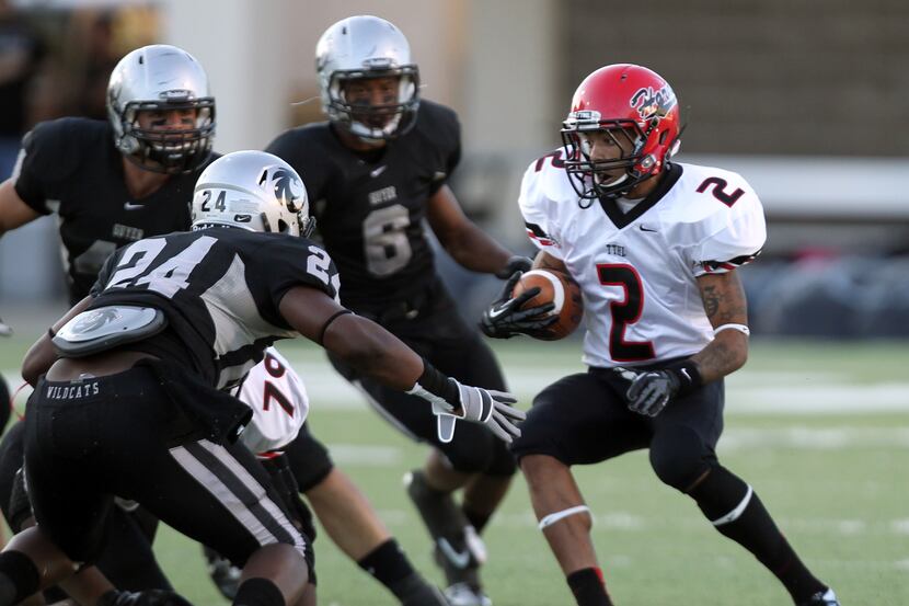 Cedar Hill running back Laquvionte Gonzalez (2) runs against the Guyer defense in last...