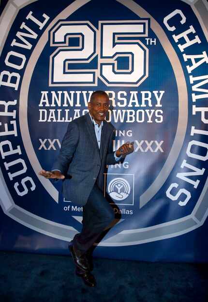 Former Dallas Cowboys football player Tony Dorsett strikes a Heisman pose on the Blue Carpet...