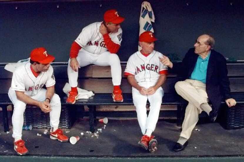ORG XMIT: ARL103 New York Yankees hall-of-famer Yogi Berra, right, holds court with Texas...