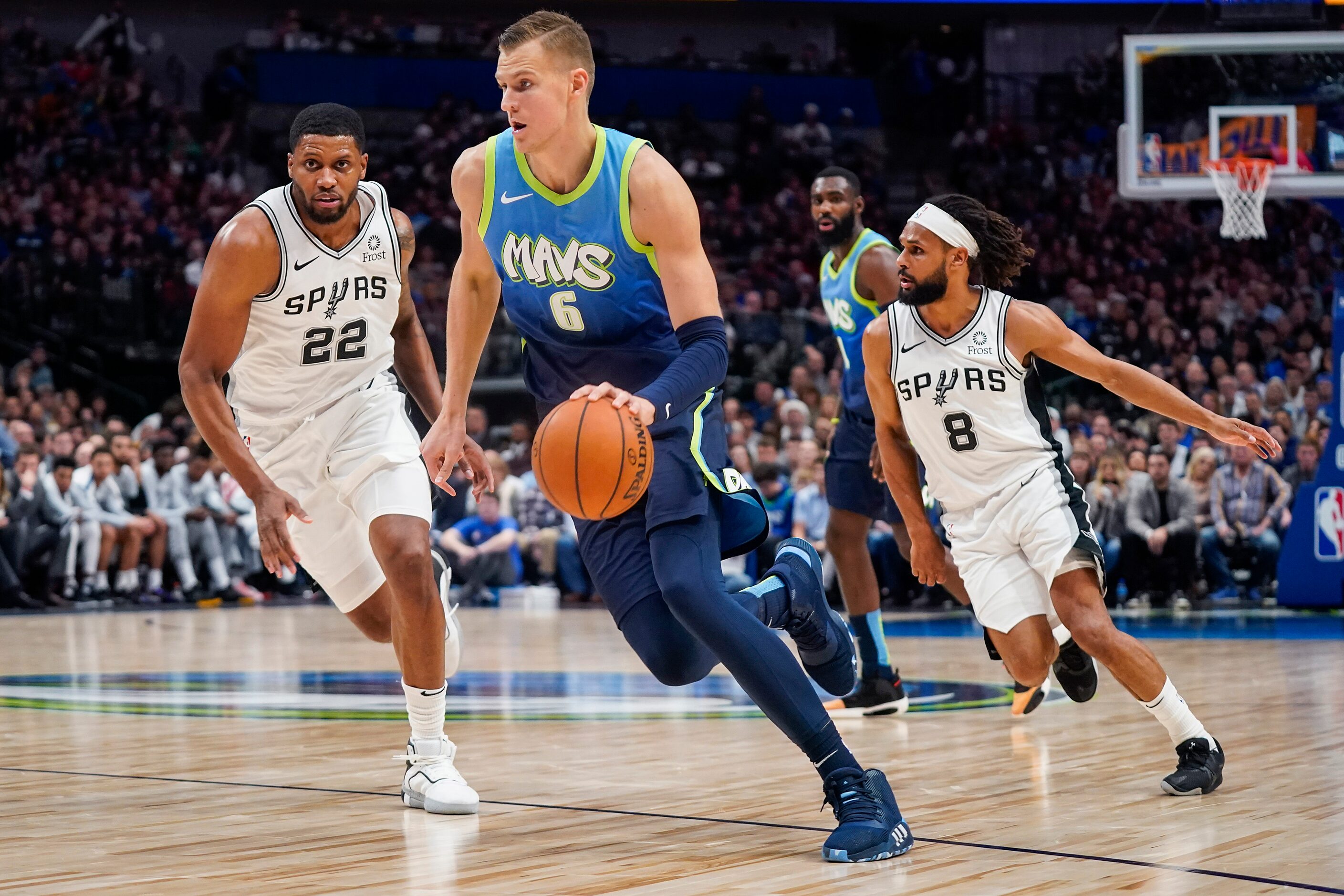 Dallas Mavericks forward Kristaps Porzingis (6) brings the ball up the court past San...