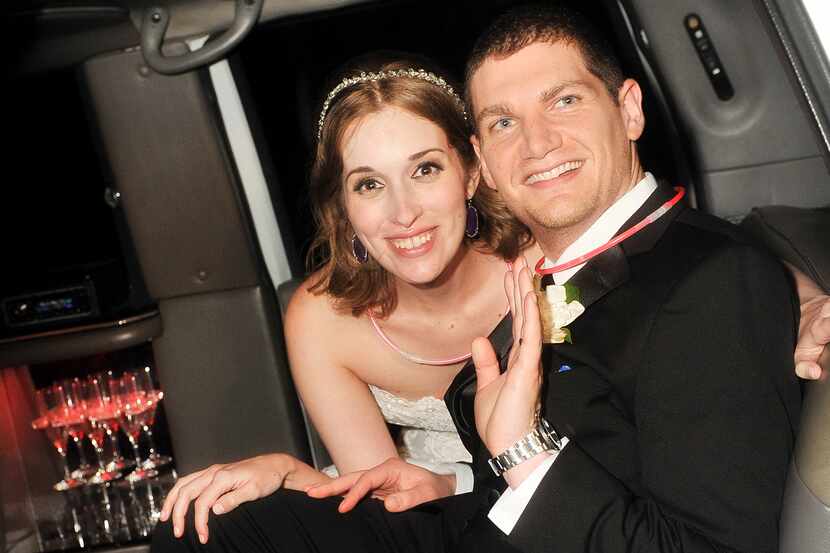 Neely y Andrew Moldovan en el día de su boda. La pareja deberá pagar $1 millón por difamar a...