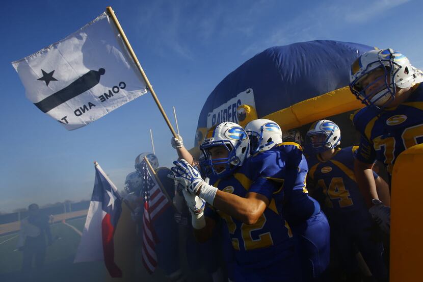 TXHSFB Sunnyvale prepares to take the field for the second half against Mineola  in their...