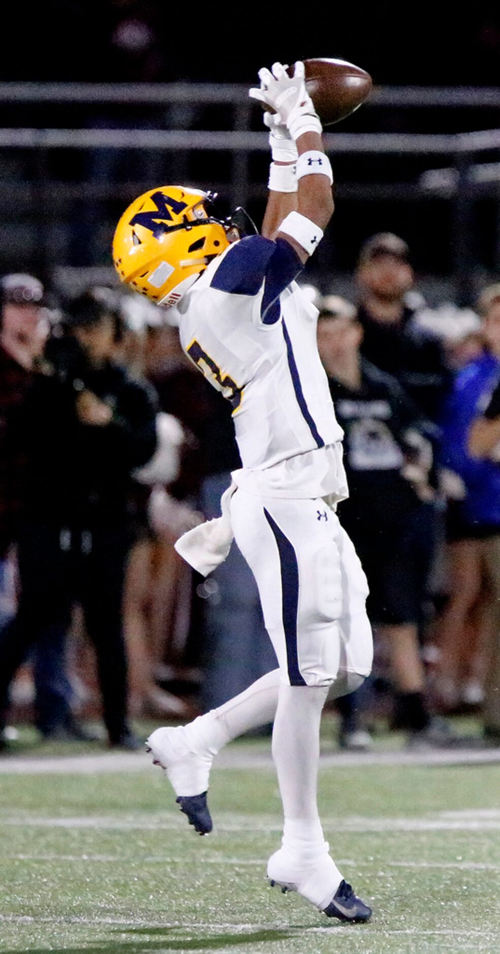 McKinney High School wide receiver Isaiah Wallace (3) makes a catch during the first half as...