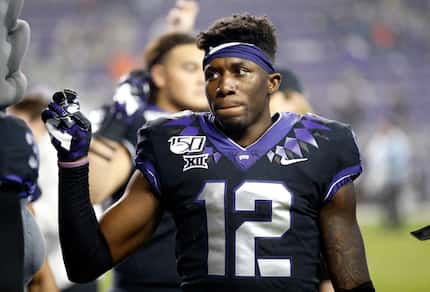 TCU Horned Frogs senior cornerback Jeff Gladney (12) joins his teammates in the school song...