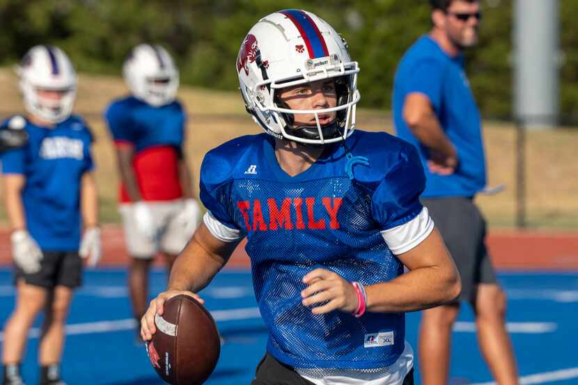 Parish Episcopal quarterback Sawyer Anderson during practice at the school in Dallas, Texas...