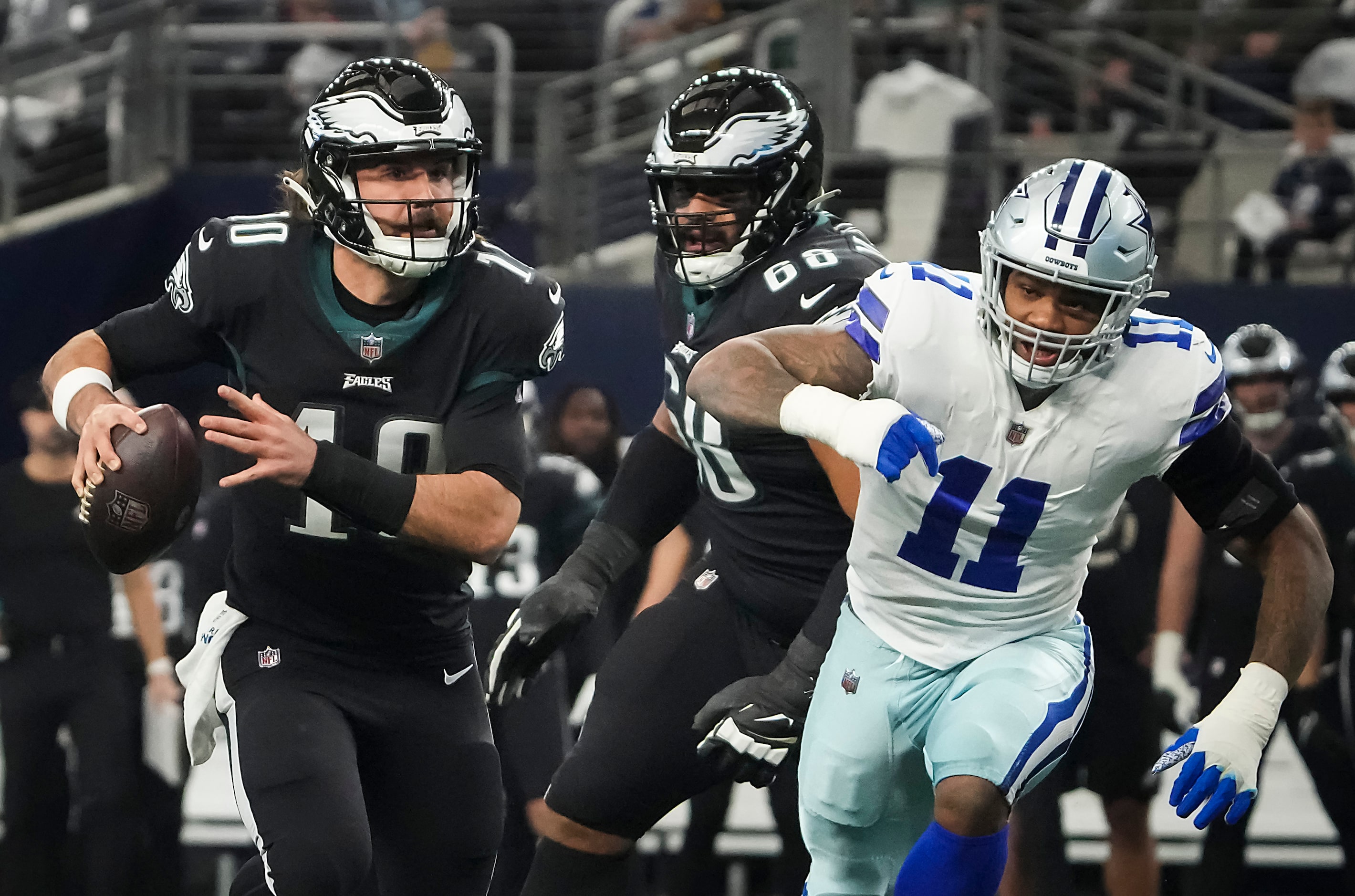 Philadelphia Eagles quarterback Gardner Minshew (10) scrambles away from Dallas Cowboys...