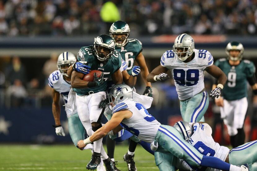 ARLINGTON, TX - DECEMBER 29:   LeSean McCoy #25 of the Philadelphia Eagles tries to break...