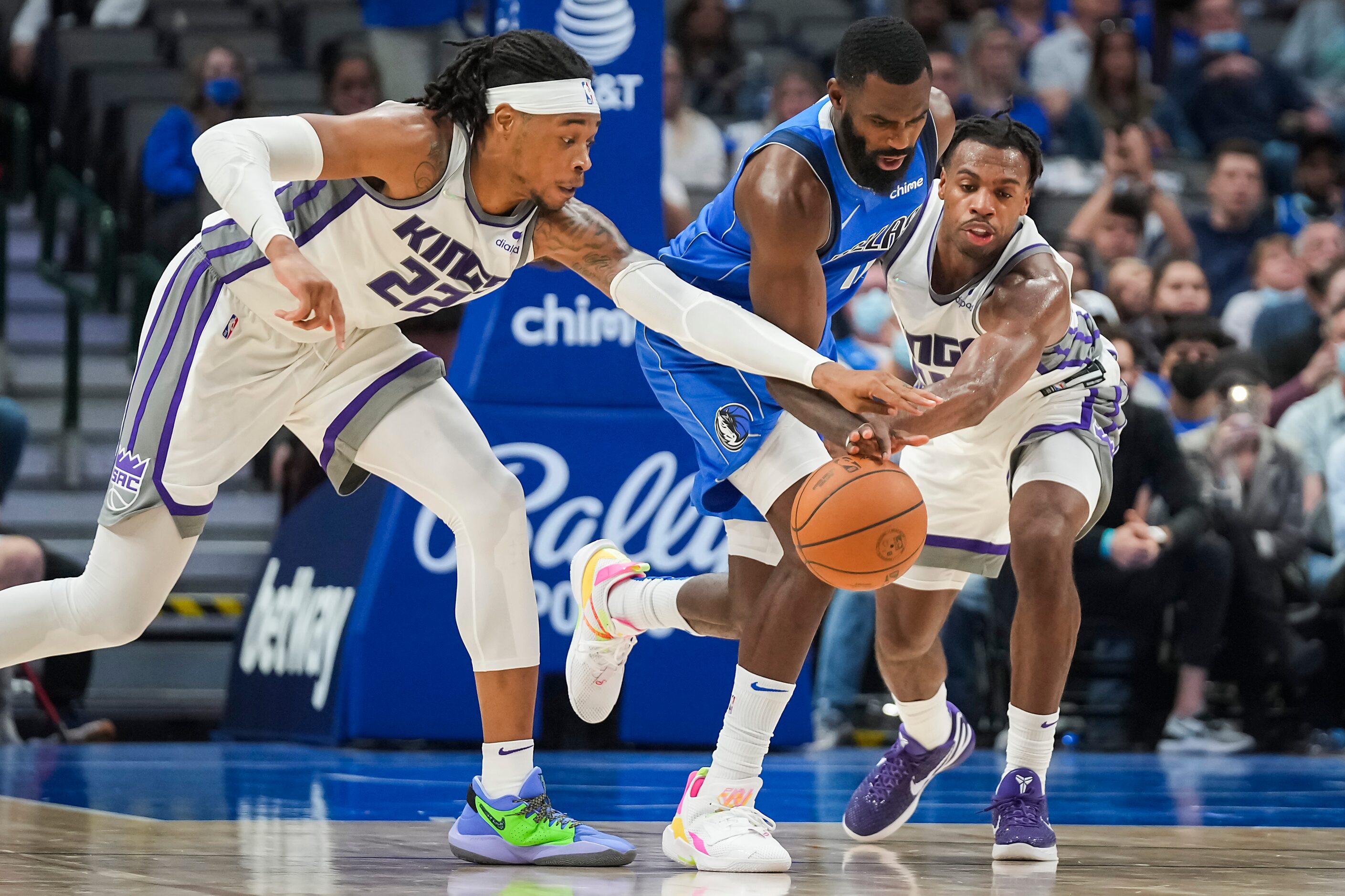 Dallas Mavericks forward Tim Hardaway Jr. (11) fights for a loose ball with Sacramento Kings...