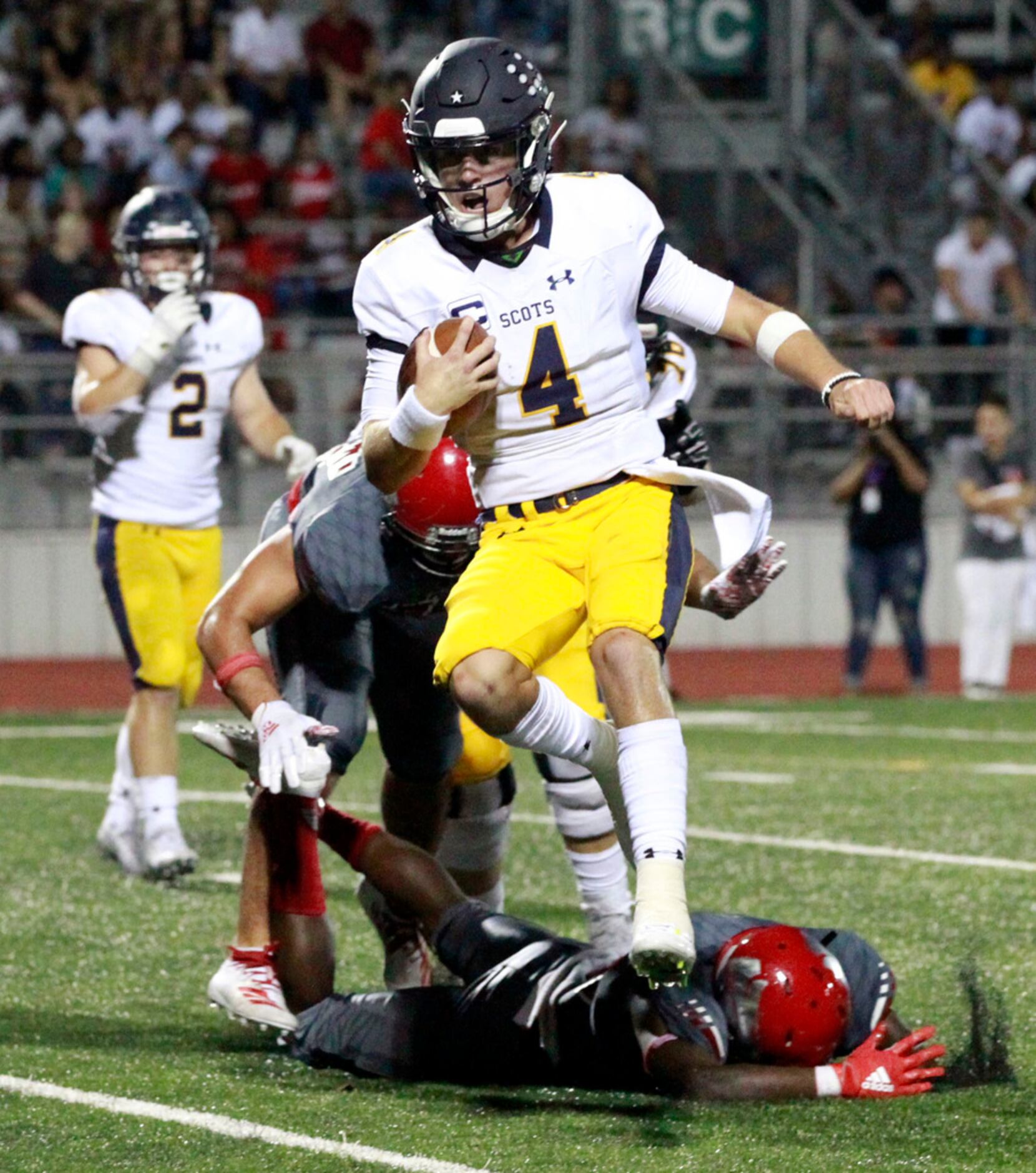 Highland Park QB Chandler Morris (4) dashes into the end zone for a touchdown during the...