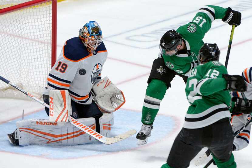 Edmonton Oilers goaltender Mikko Koskinen (19) makes the save on a shot by Dallas Stars left...