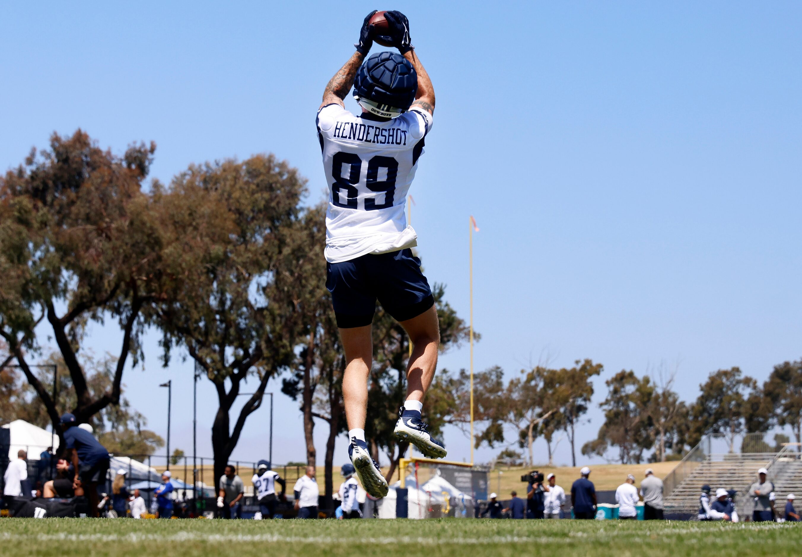 Dallas Cowboys tight end Peyton Hendershot (89) leaps for a high pass during a training camp...