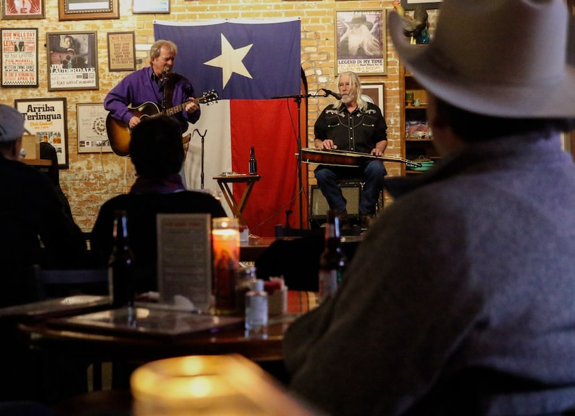 Joe Pat Hennen, left, and Joe Snow perform at the AllGood Cafe in Deep Ellum on Jan. 19, 2018.