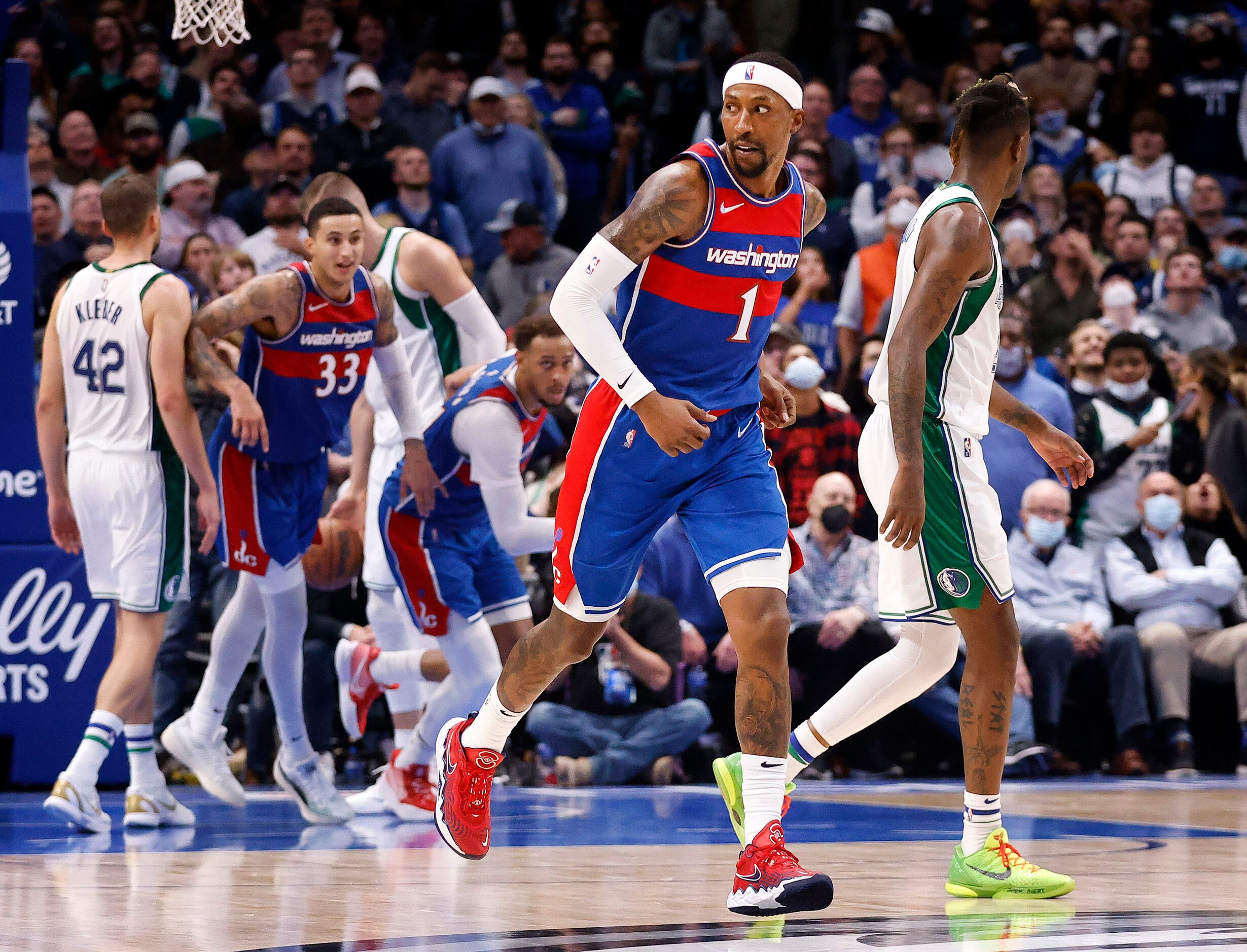 Washington Wizards guard Kentavious Caldwell-Pope (1) looks to the crowd after hitting a...