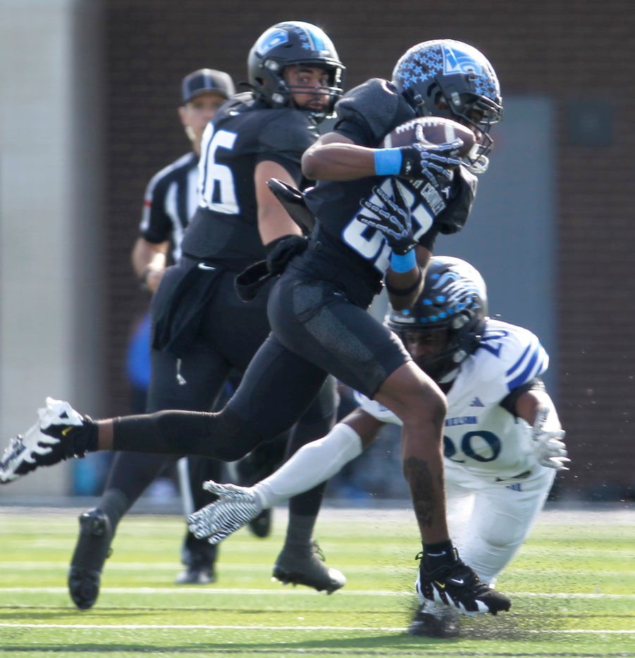 North Crowley receiver Malachi Releford (82) rambles through the Byron Nelson secondary on a...