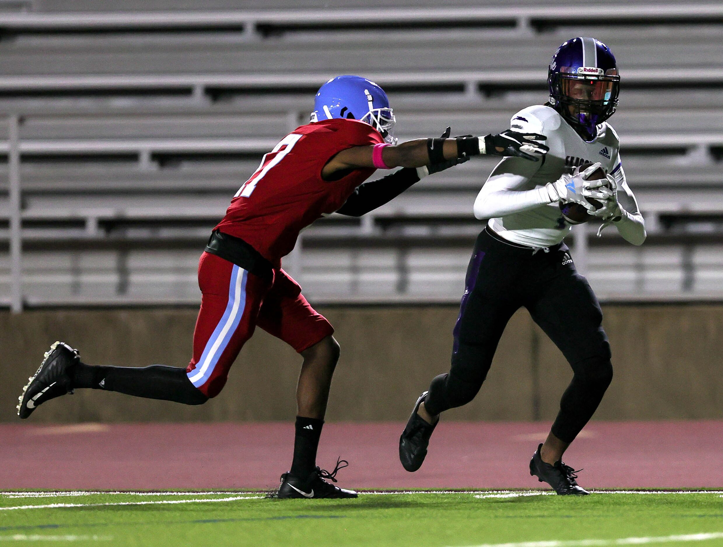 Seagoville wide receiver Dalan Ramsey (right) comes up with a recception against Thomas...