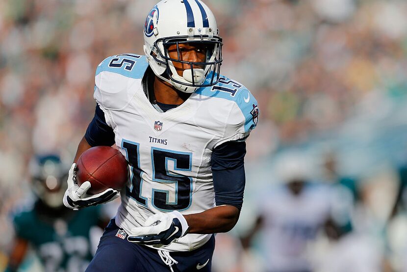 PHILADELPHIA, PA - NOVEMBER 23:  Justin Hunter #15 of the Tennessee Titans runs the ball for...