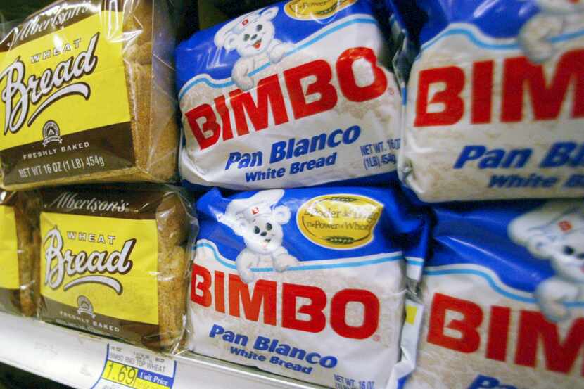 Pan Bimbo expuesto en un estante de un supermercado de Anaheim, California, el 24 de abril...