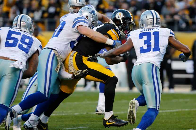 Dallas Cowboys outside linebacker Sean Lee (50) tackles Pittsburgh Steelers running back...