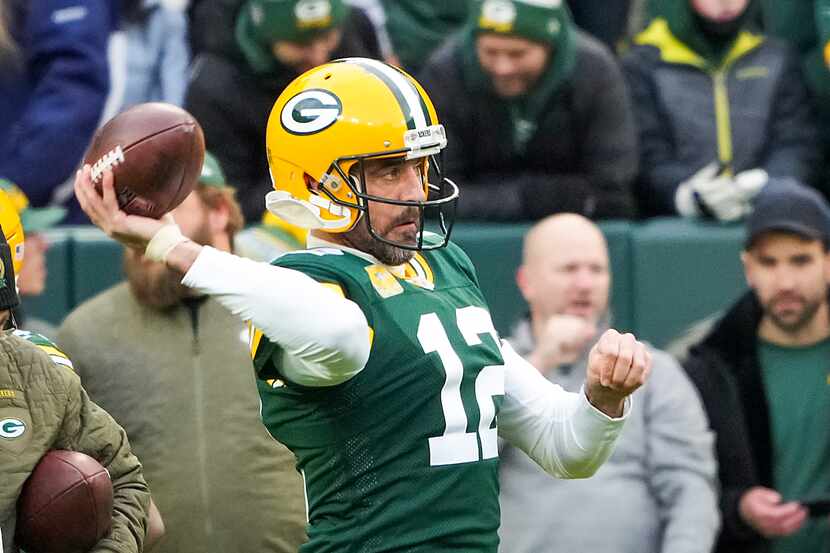 Green Bay Packers quarterback Aaron Rodgers (12) warms up before an NFL football game...
