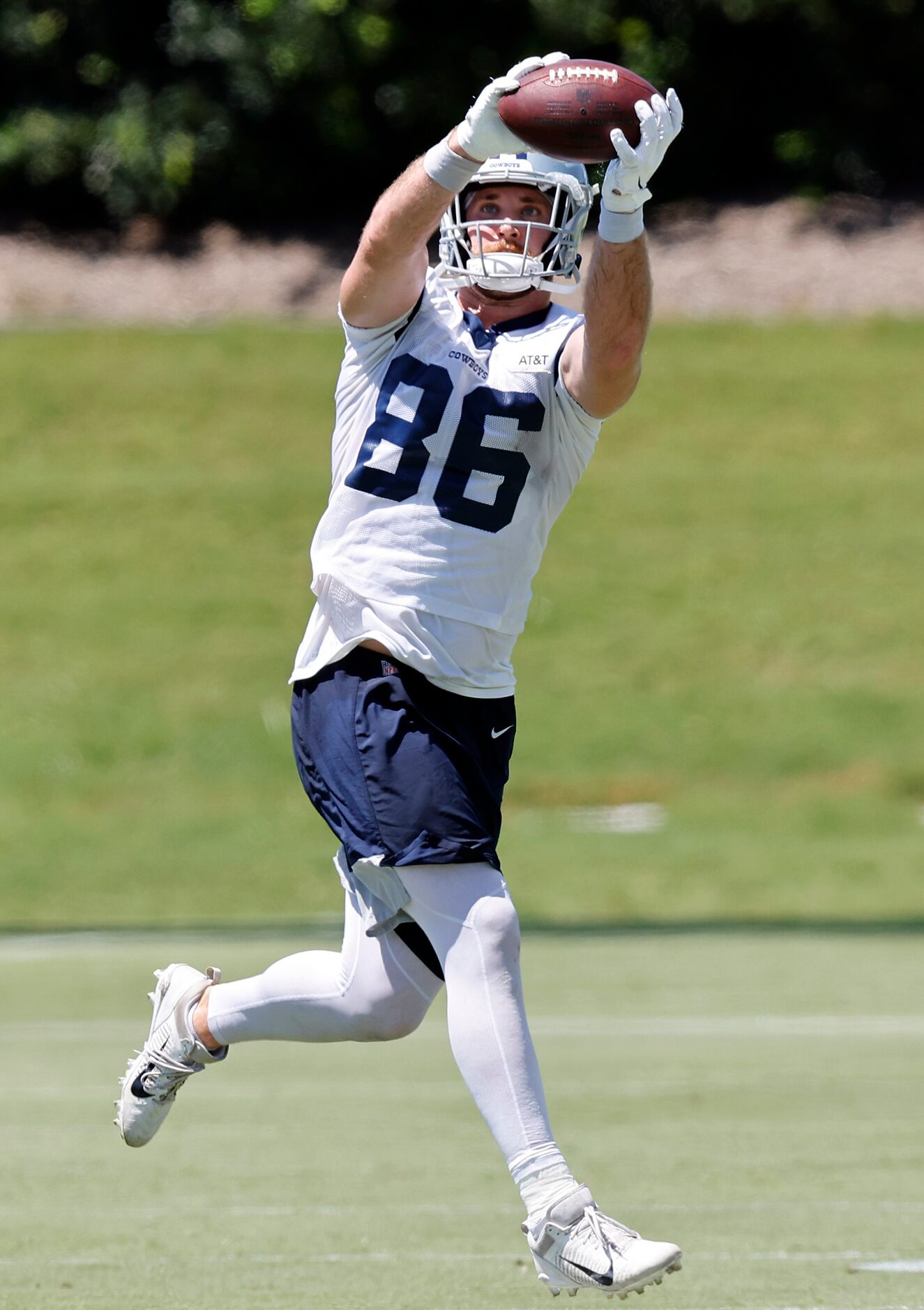 Dallas Cowboys tight end Dalton Schultz (86) pulls in a pass during Training Camp drills at...