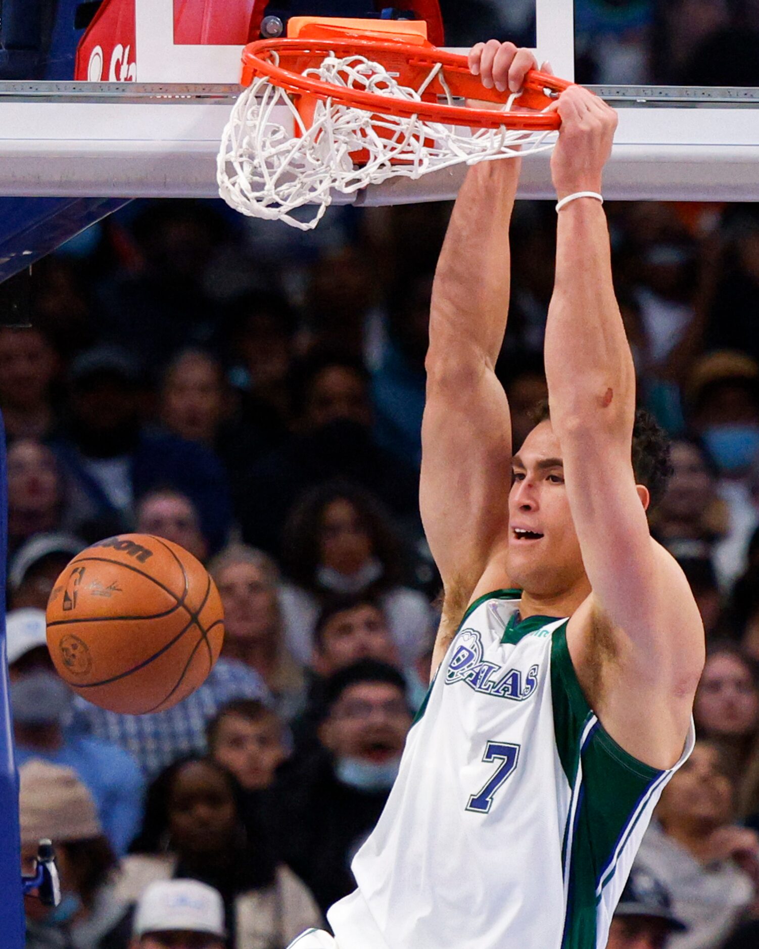 Dallas Mavericks center Dwight Powell (7) dunks the ball during the third quarter against...