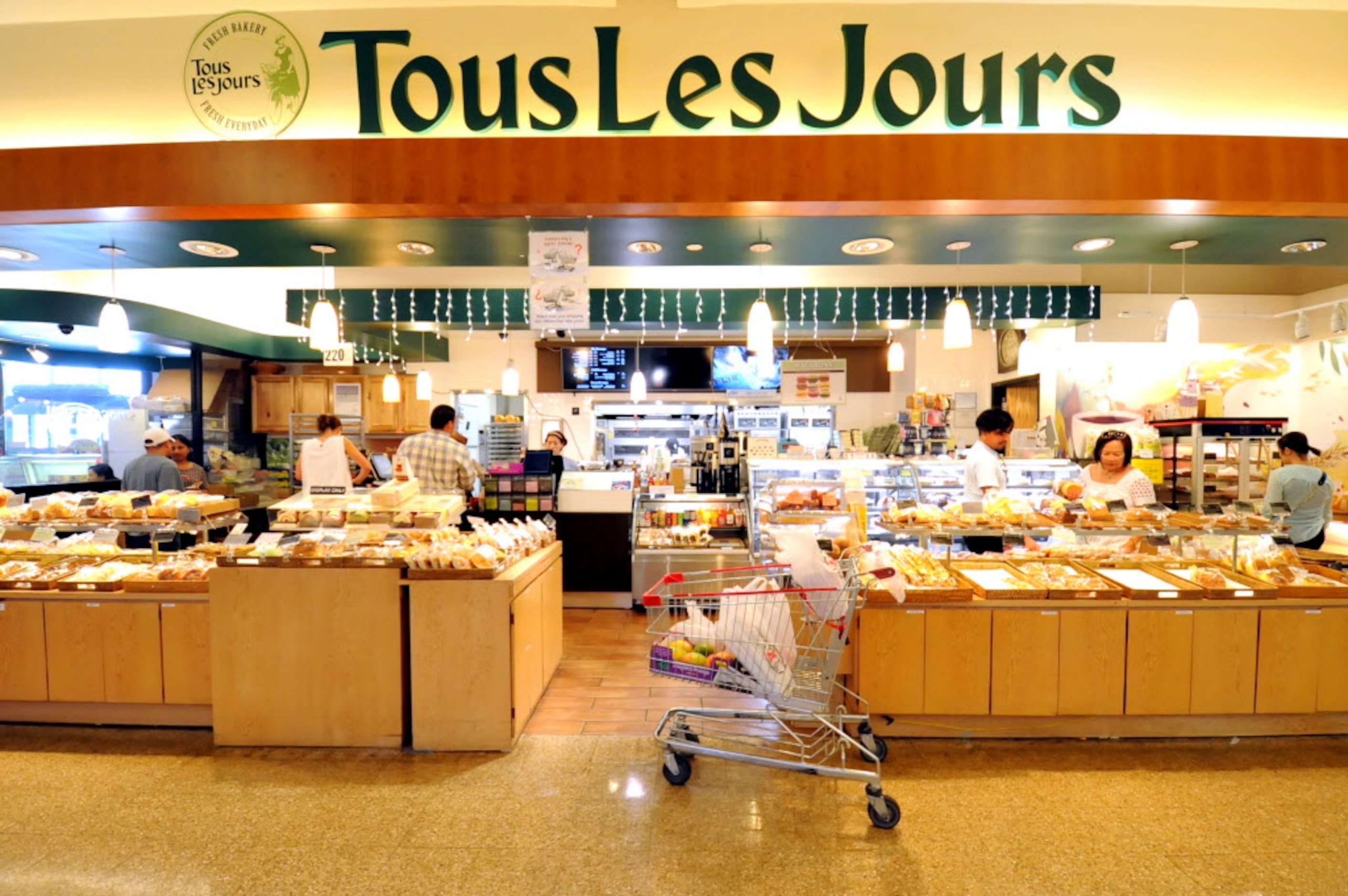 Bakery shop Tous Les Jours features cakes, macarons and pastries at H Mart in Carrollton.