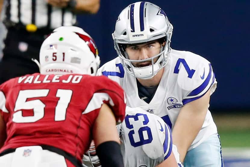 Dallas Cowboys quarterback Ben DiNucci (7) prepares to take the snap from Dallas Cowboys...