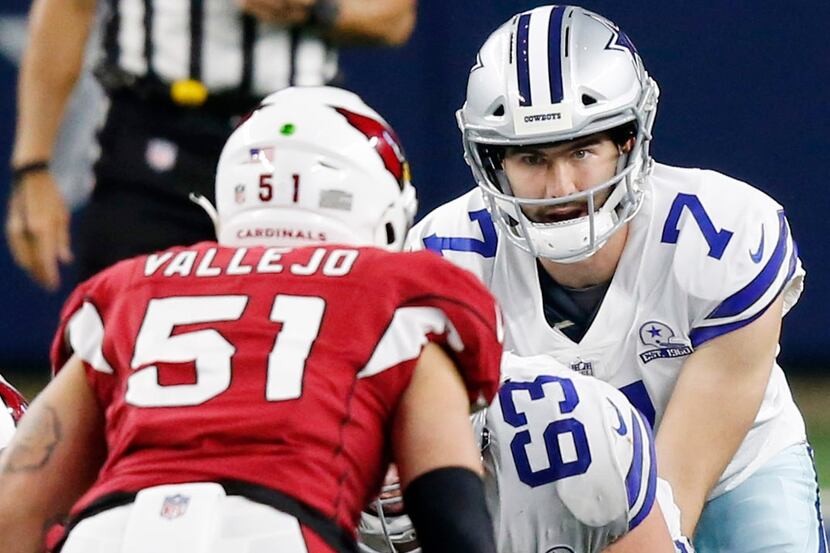 Dallas Cowboys quarterback Ben DiNucci (7) prepares to take the snap from Dallas Cowboys...