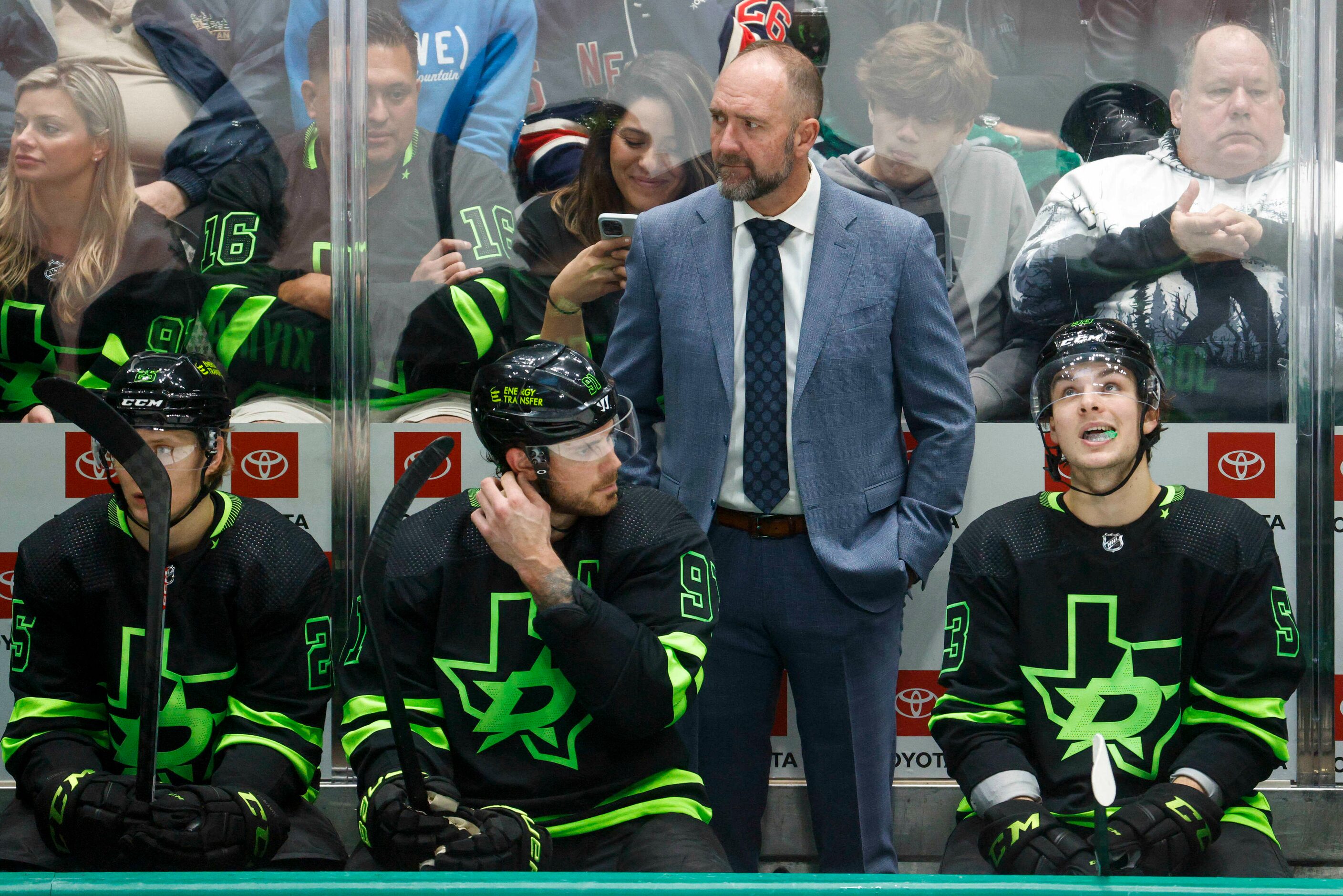 Dallas Stars head coach Peter DeBoer stands on the bench during the second period of an NHL...