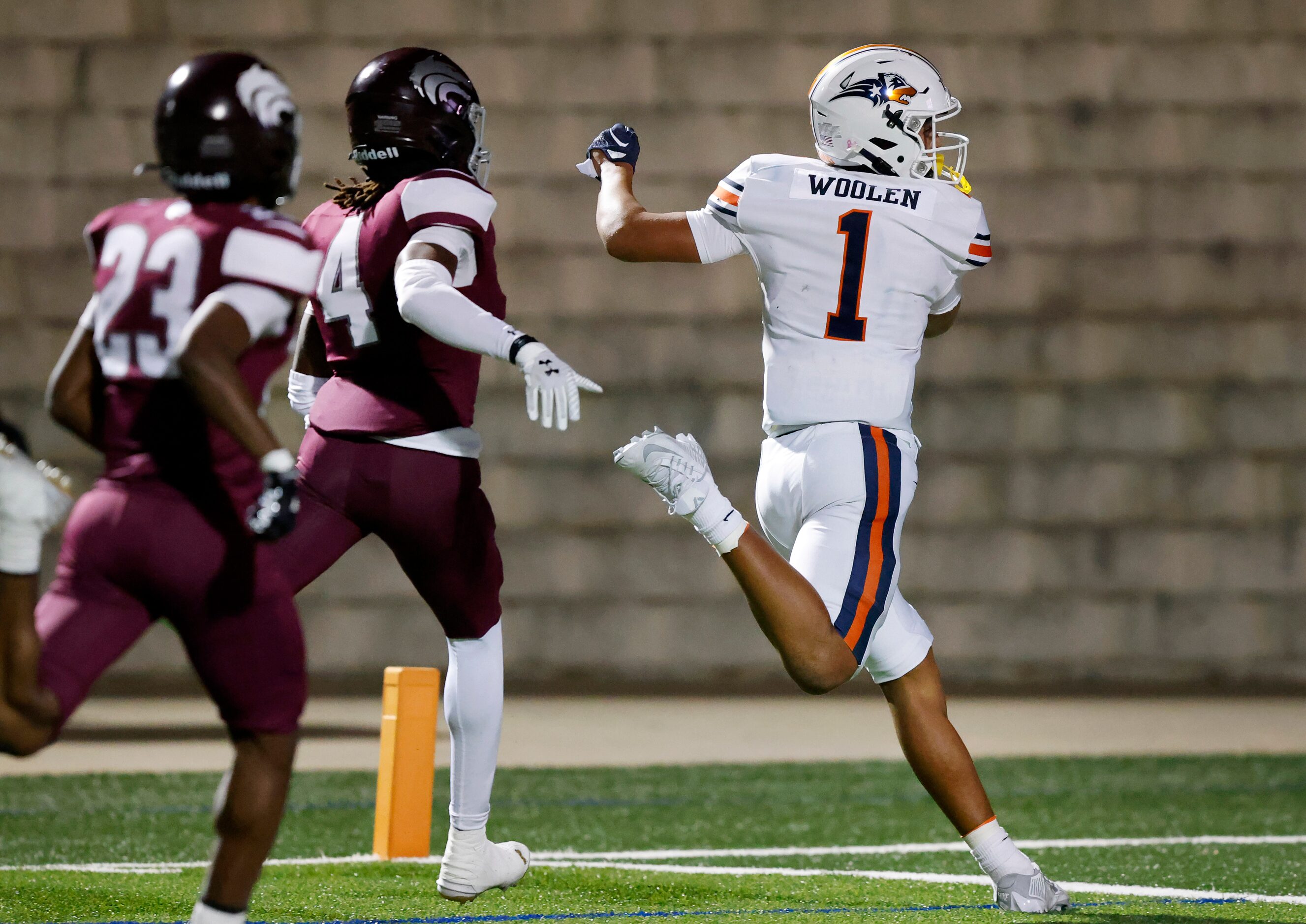 Frisco Wakeland wide receiver Donovan Woolen (1) scores a first quarter pass touchdown...