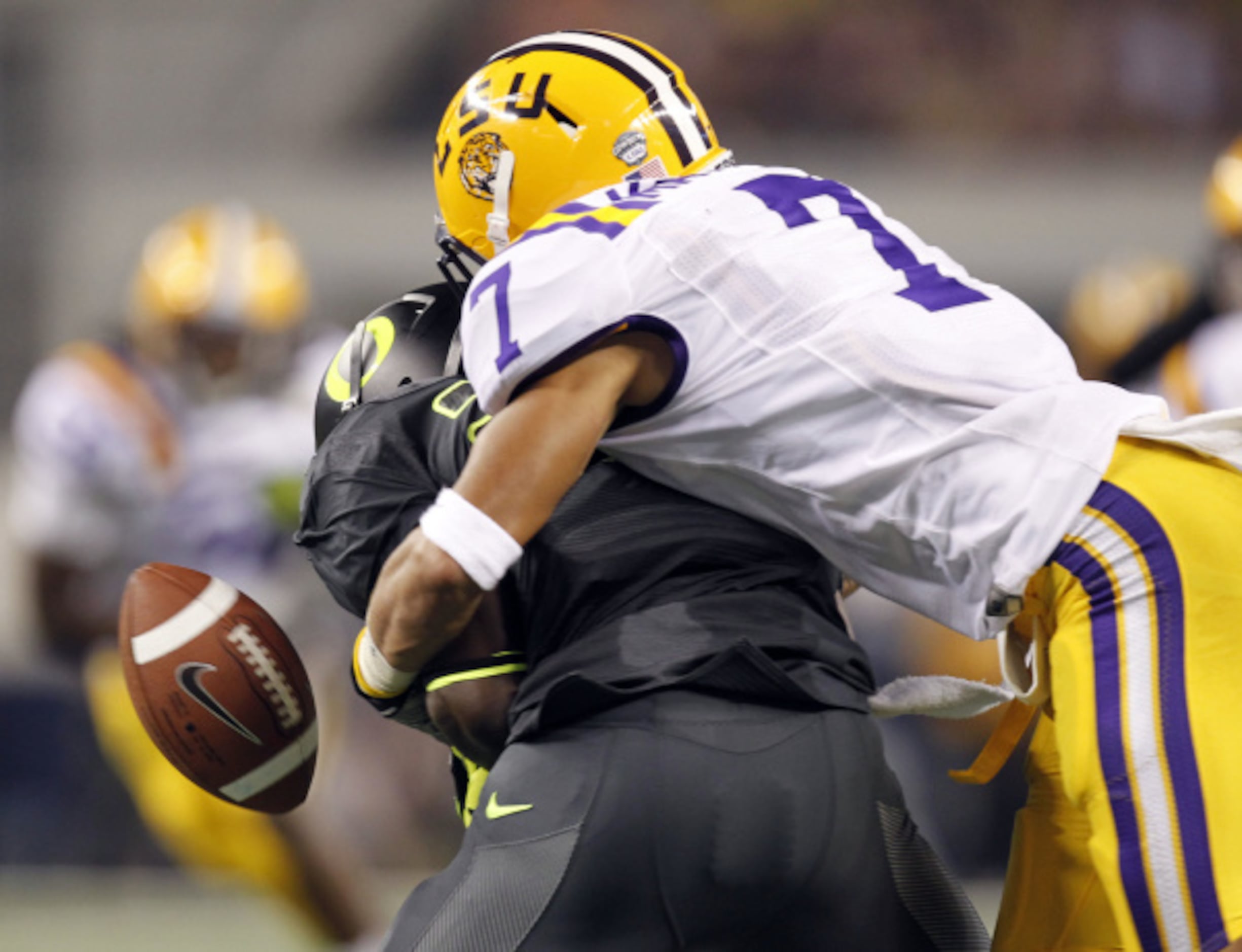 LSU football overwhelms Texas A&M to complete perfect regular season