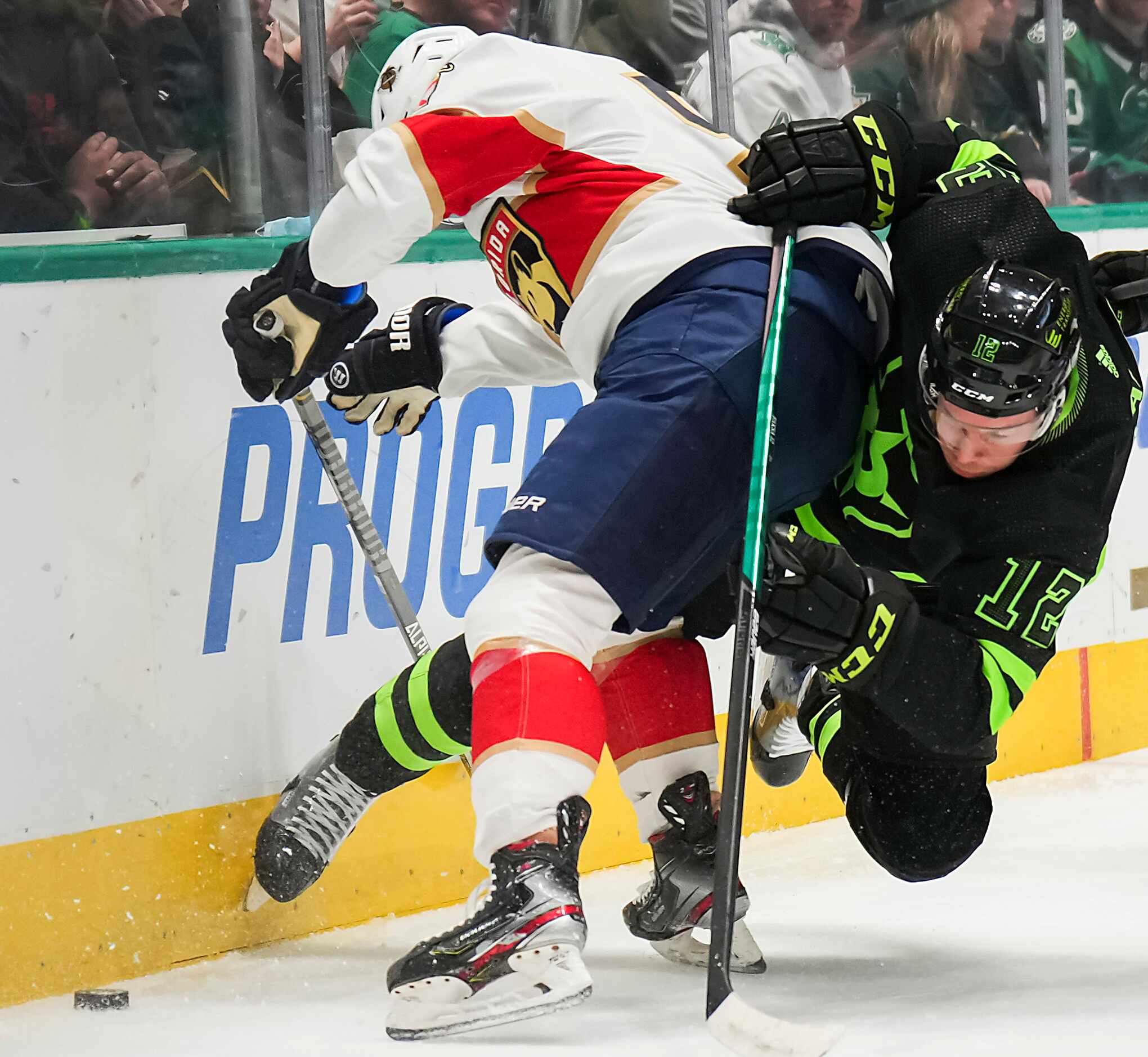 Dallas Stars center Radek Faksa (12) fights for the puck with Florida Panthers defenseman...