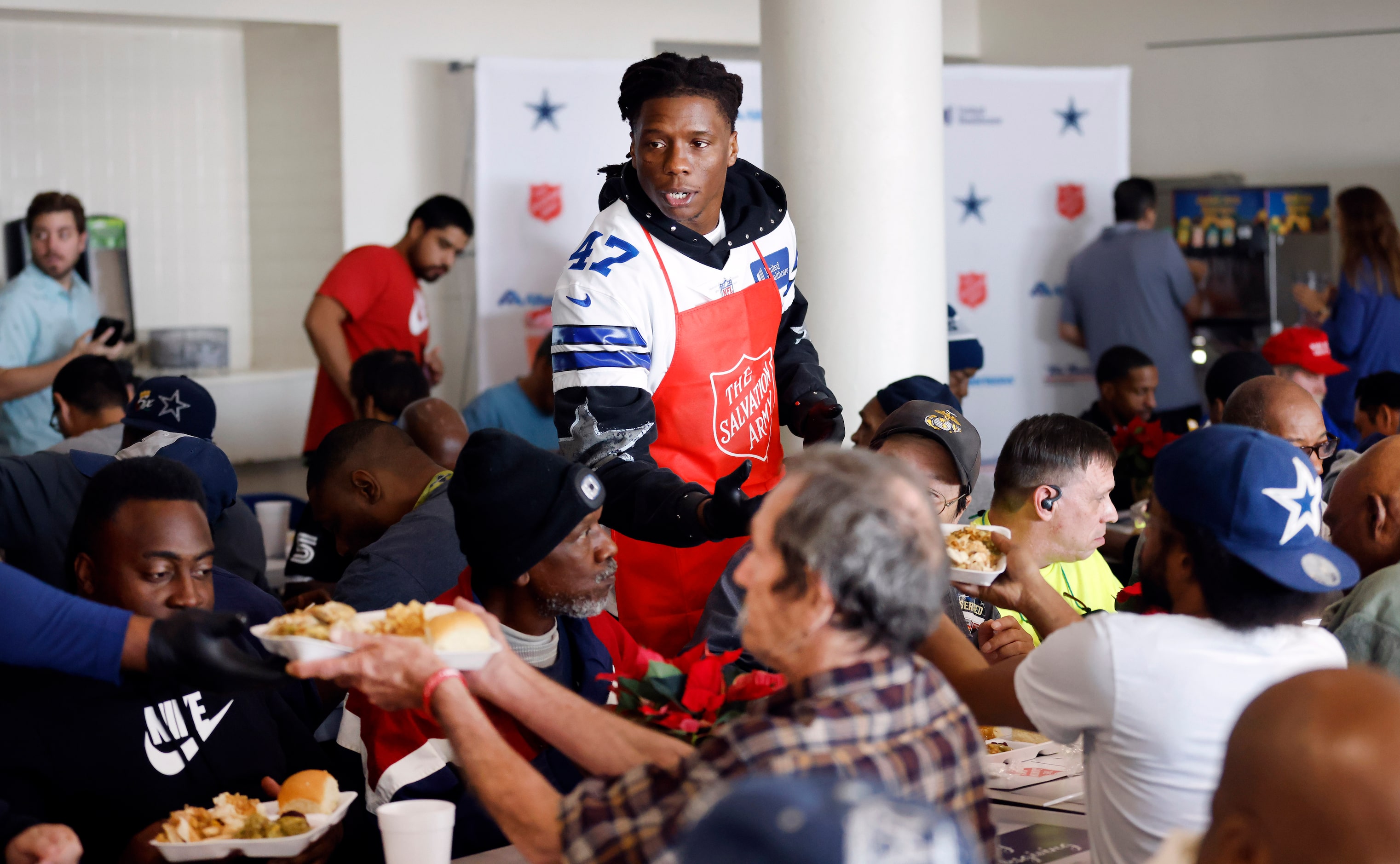 Dallas Cowboys veteran players volunteered their time to serve an “Early” Thanksgiving Day...