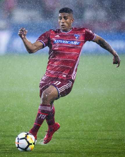 FC Dallas midfielder Santiago Mosquera (11) takes the ball down the field during the second...