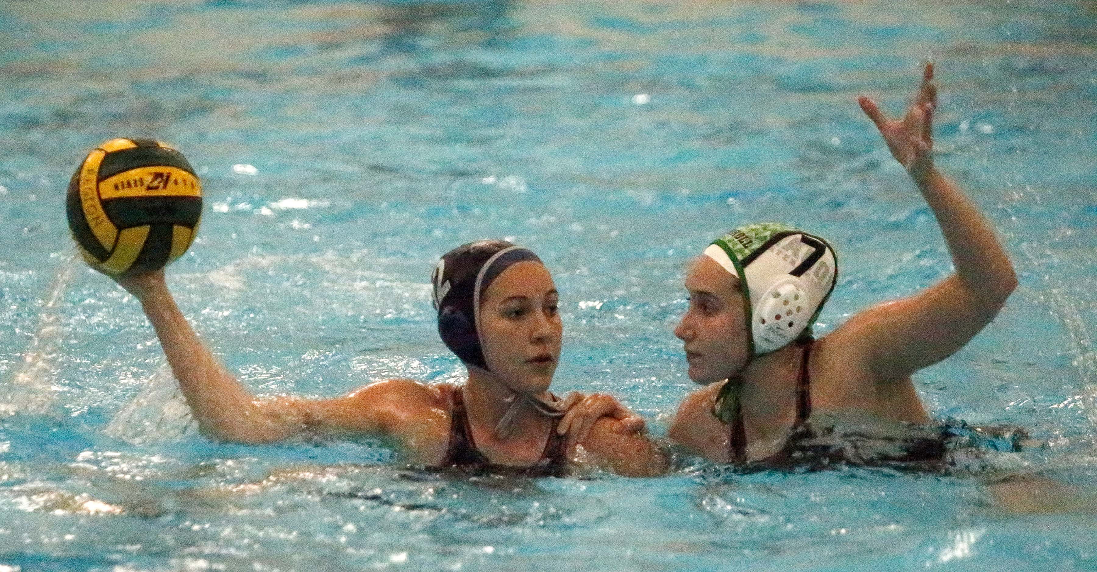 Flower Mound’s Mattie Kochenower (14) looks to pass while defended by Southlake’s Sydney...