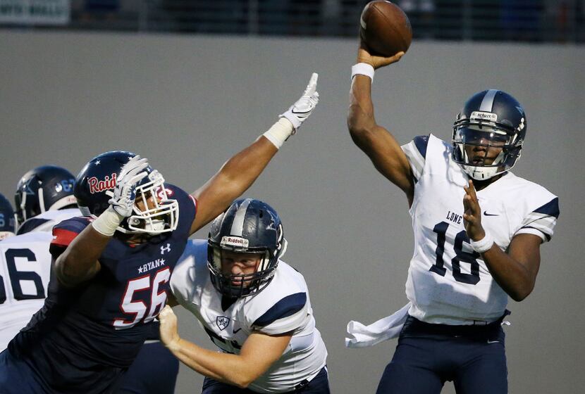 Denton Ryan defensive tackle Dayton LeBlanc (56) attempts to block the ball from Frisco Lone...