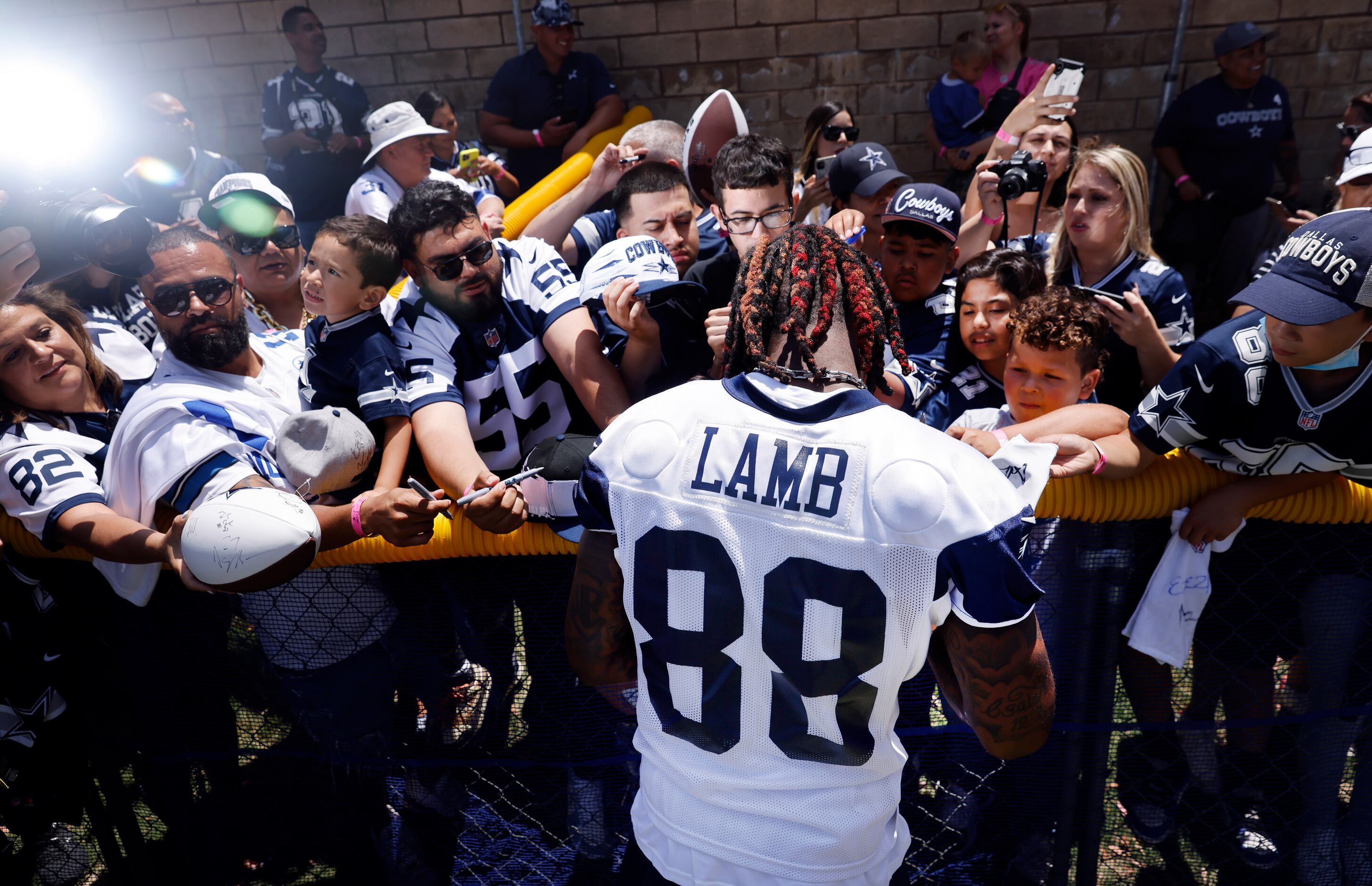 Photos: Wave to the fans! CeeDee Lamb acknowledges crowd at