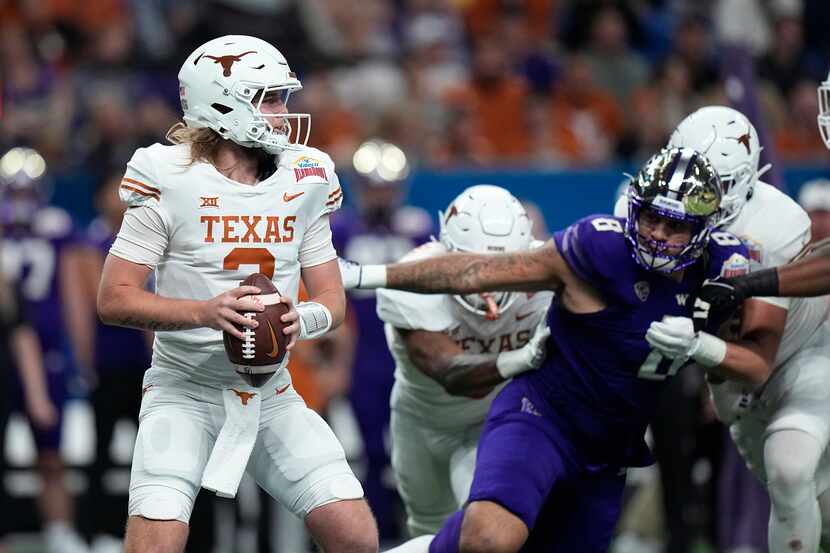 Texas quarterback Quinn Ewers (3) is pressured by Washington defensive lineman Bralen Trice...