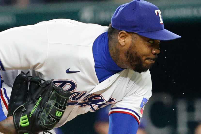 Texas Rangers relief pitcher Aroldis Chapman (45) delivers during the seventh inning of a...